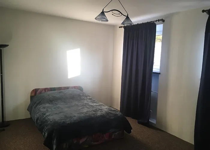 Komfortowy Nocleg, Parking 招待所 *